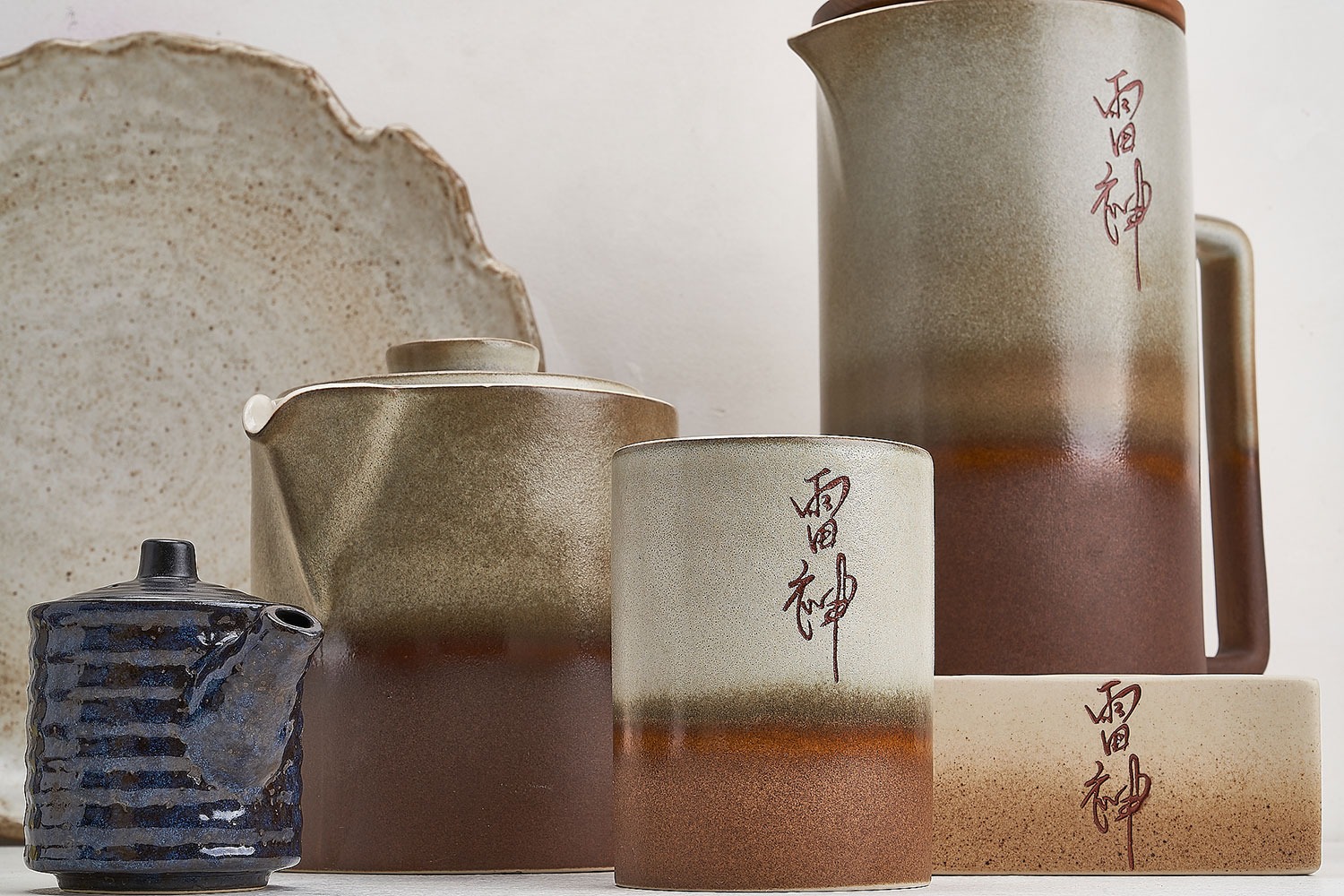 Rayjin Teppanyaki cup and tea kettle